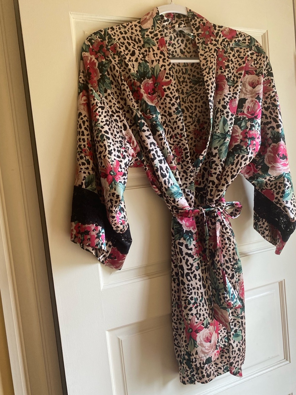 In Bloom by Jonquil Bold Leopard Floral Print belted Kimono Style Robe lace M-L